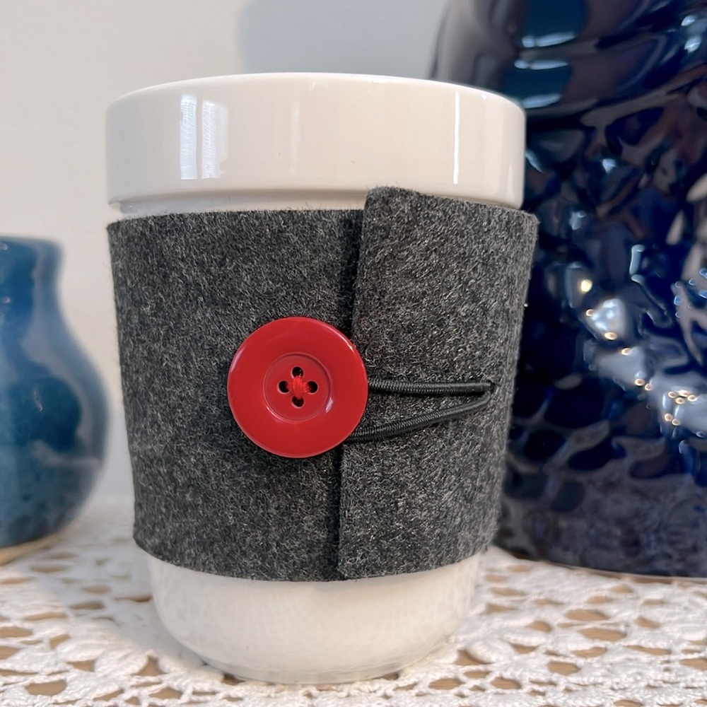 Starbucks 14 fl oz ceramic mug with sleeve